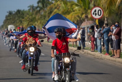 Protesta por el embargo de EE UU a Cuba, este domingo en La Habana.