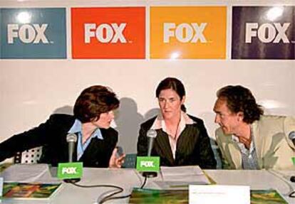 Mary Ann Halford, Cristina Gómez y José Manuel Lorenzo, ayer, durante la presentación del canal Fox.