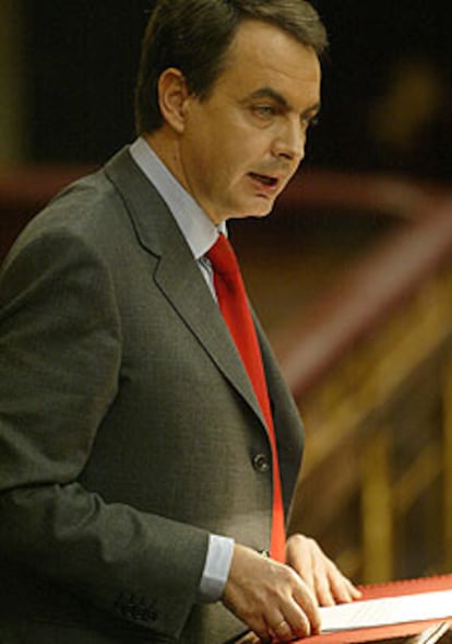 Rodríguez Zapatero, en la tribuna del Congreso, durante el debate de ayer.