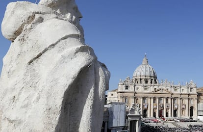 Vista da praça de São Pedro no Vaticano, durante uma missa em 2012.