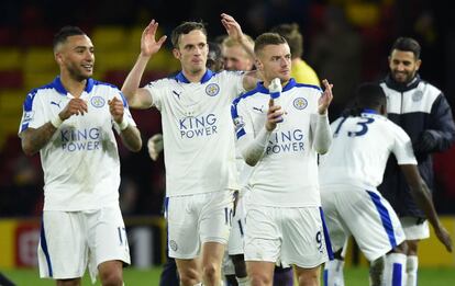 Los jugadores del Leicester celebran su victoria ante el Watford.