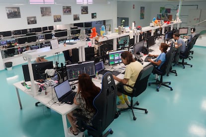 Interior de la sala de producción del estudio canario.