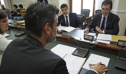 El presidente de la comisi&oacute;n municipal, Carlos Galiana, en una de las sesiones. 