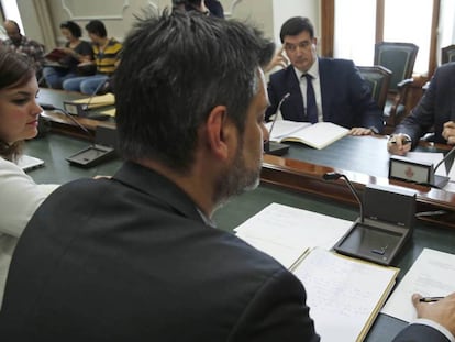 El presidente de la comisión municipal, Carlos Galiana, en una de las sesiones.