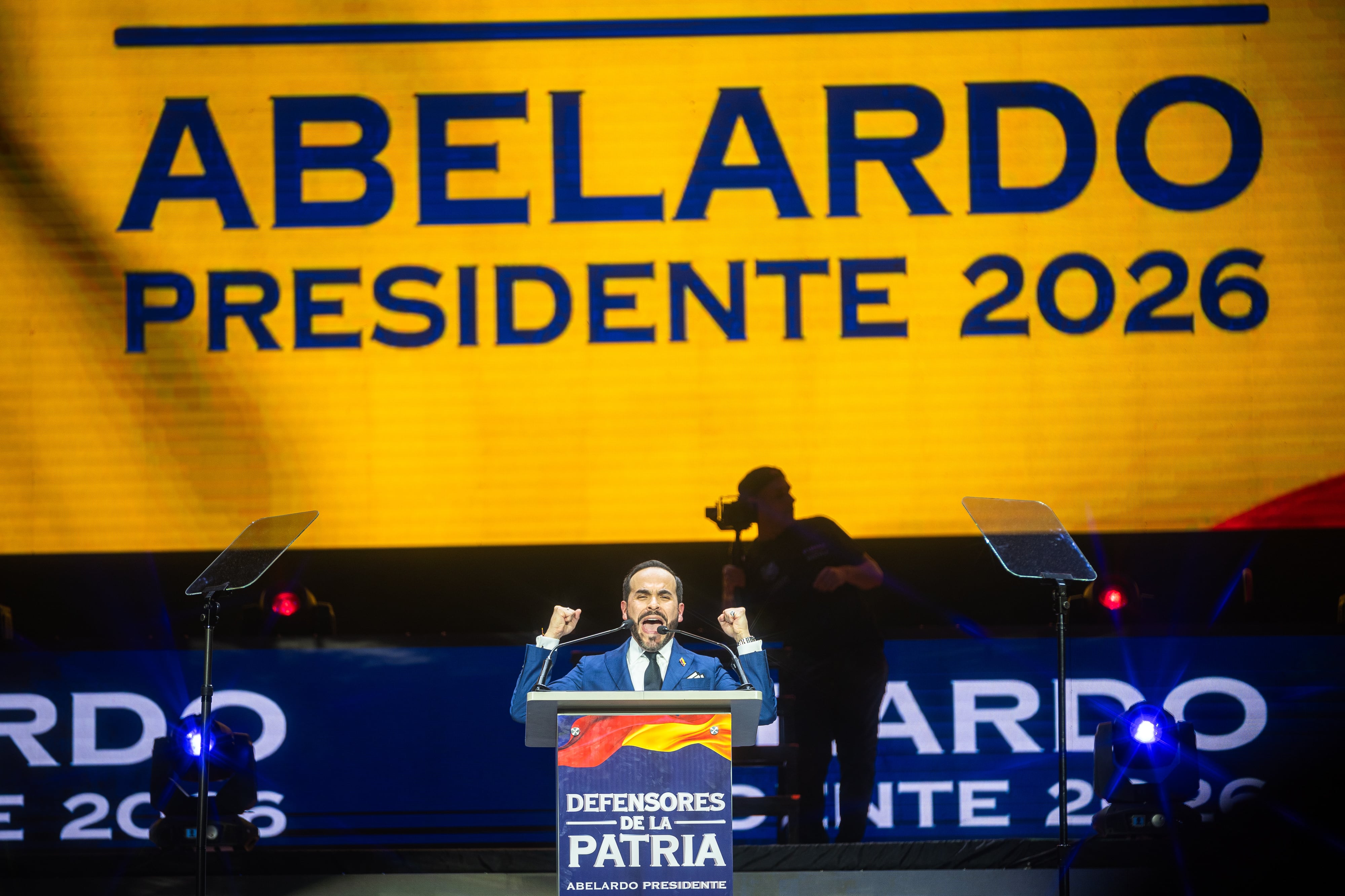 Abelardo de la Espriella da un discurso durante un evento, en Bogotá, el 3 de noviembre.