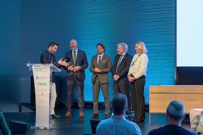 De izquierda a derecha, el periodista Diego Revuelta; Javier García Cuenta, presidente del Instituto Tecnológico Hotelero (ITH); Jorge Marichal, presidente de la Cehat; el conseller insular de Turismo, Marcial Rodríguez, y María Frontera, presidenta de la Federación Empresarial Hotelera de Mallorca.