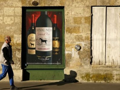 Publicidad de un vino de Saint-Emilion, en Burdeos, Francia