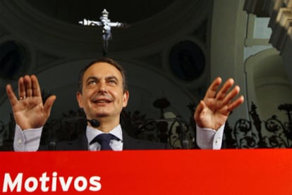 Zapatero en una antigua iglesia y actual paraninfo universitario, en 2008.