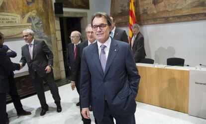 Artur Mas sortint de la reuni&oacute;.