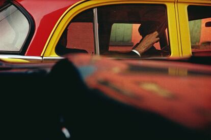 'Taxi', ca. 1957 © Saul Leiter. Cortesía Howard Greenberg Gallery, Nueva York.