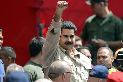 El vicepresidente Nicol&aacute;s Maduro durante una entrega de viviendas en Caracas.