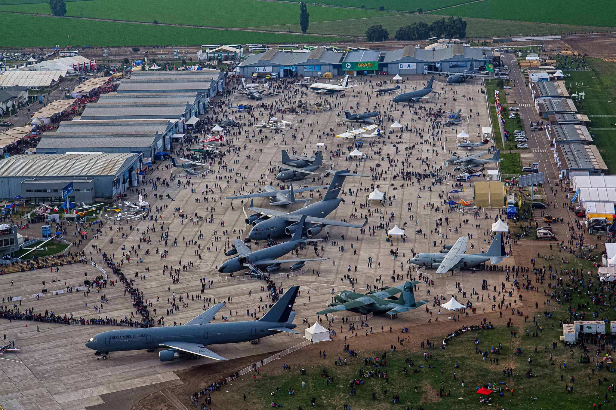 Vista aérea de la Feria Internacional del Aire y del Espacio en Chile.
