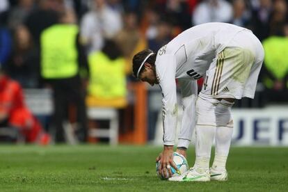 Sergio Ramos prepares to take his penalty against Bayern Munich.