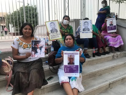 Familiares de los yaquis desaparecidos en una manifestación para exigir justicia, este mes, en la ciudad de Hermosillo, Sonora.