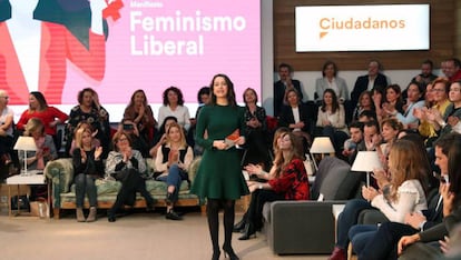 Inés Arrimadas en el acto para presentar el manifiesto feminista de Ciudadanos, este domingo en Madrid. 