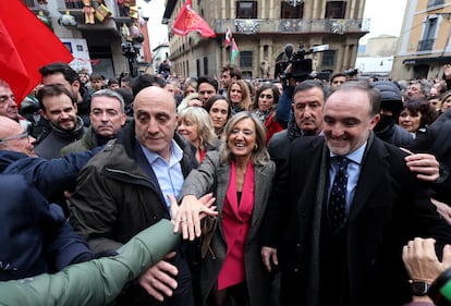 La exalcaldesa de Pamplona Cristina Ibarrola, a su salida del Ayuntamiento.