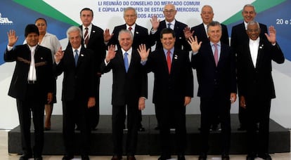 Los representantes de los países de Mercosur posan durante la cumbre celebrada el 21 de diciembre en Brasilia.
