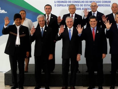 Los representantes de los países de Mercosur posan durante la cumbre celebrada el 21 de diciembre en Brasilia.