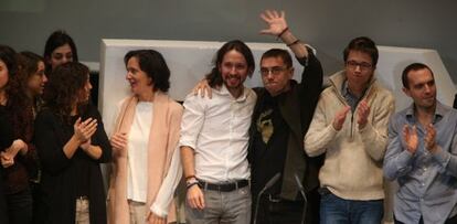 La cúpula de Podemos, en la clausura de la asamblea ciudadana.