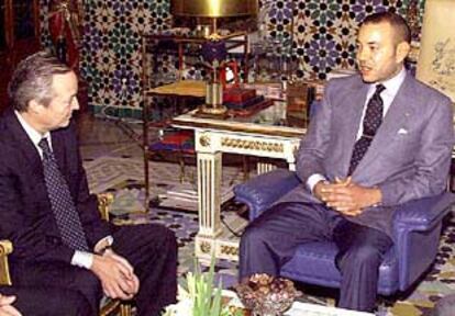 Josep Piqué y el rey Mohamed VI, en la entrevista que mantuvieron en Marraquech el pasado octubre.