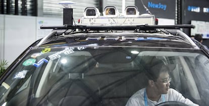 Vehículo equipado con las cámaras necesarias para crear los mapas de Baidu, imprescindibles en la implementación del coche autónomo.