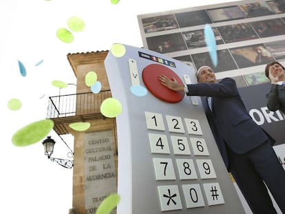 Miguel Sebastián enciende la TDT en Soria en 2008.