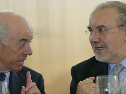 Francisco González, ex presidente de BBVA, junto con Pedro Solbes, ex vicepresidente del Gobierno. 