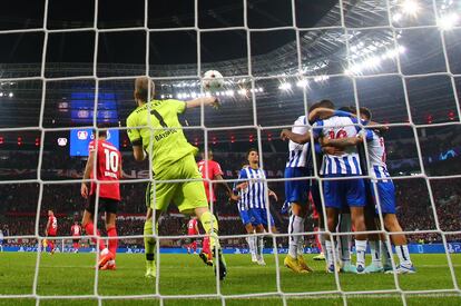 Champions League: Los jugadores del Oporto celebran uno de sus tantos frente al Bayer Leverkusen este miércoles