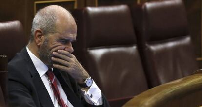 El diputado socialista Manuel Chaves durante un pleno del Congreso.