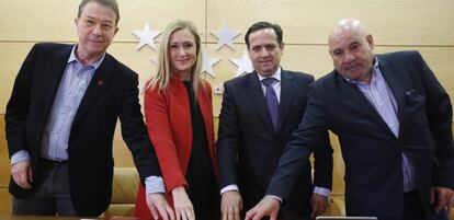 La presidenta de la Comunidad de Madrid Cristina Cifuentes, junto al presidente de CEIM, el secretario general de UGT Madrid y el secretario general de CC.OO Madrid, presentan &#039;La Estrategia Madrid por el Empleo 2016 - 2017&#039;. 