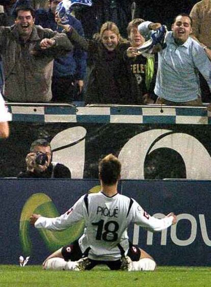 Piqué celebra un gol contra el Nàstic.