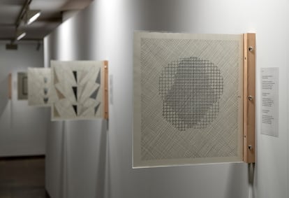 Obra gráfica de Isidoro Valcárcel Medina inspirada en la idea de simetría, en el Institut Valencià d'Art Modern (IVAM) de Valencia.