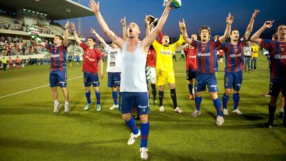 Jugadores celebran el ascenso de la SD Eibar en 2014.