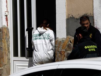 La Guardia Civil investiga en una casa de Castrogonzalo (Zamora). 