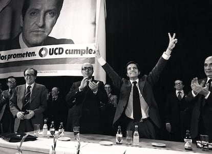 Adolfo Suárez mira a la cámara directamente en su cartel electoral de 1979. Los candidatos buscan transmitir en su posado confianza, seguridad, que son una persona creíble.