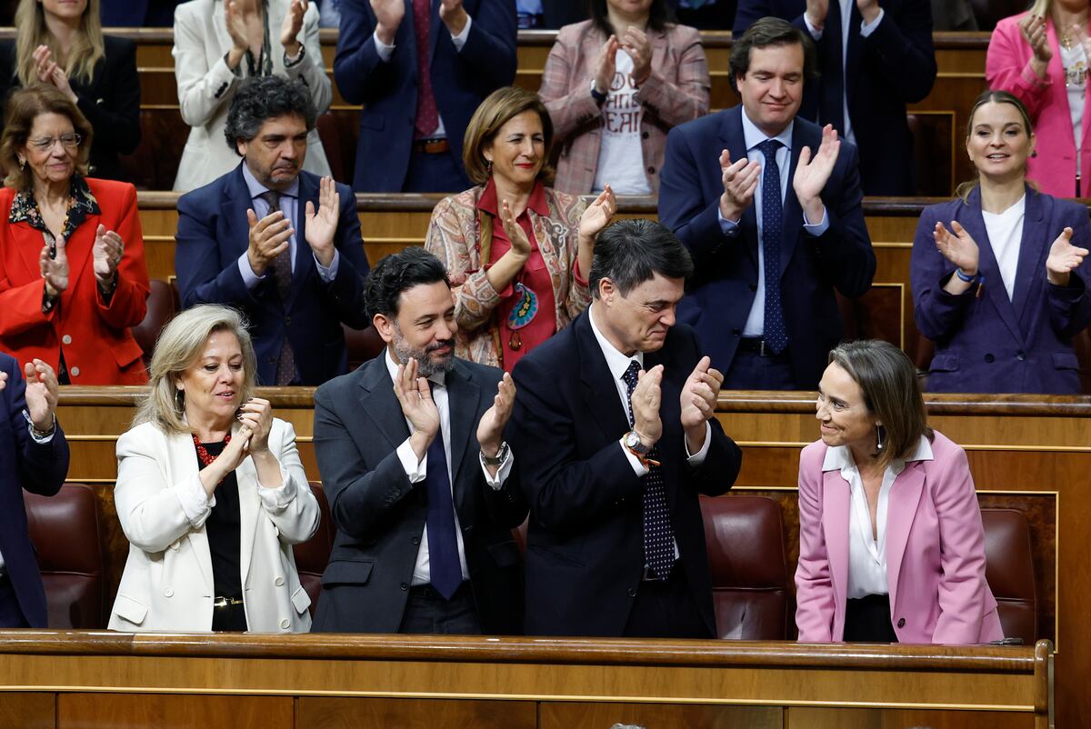 El PP evita desmarcarse de Vox en la fallida moción de censura | España ...