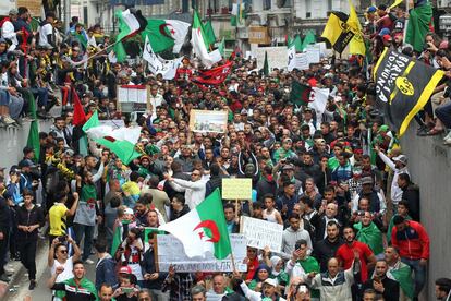 Nueva manifestación contra el régimen, este viernes en Argel.