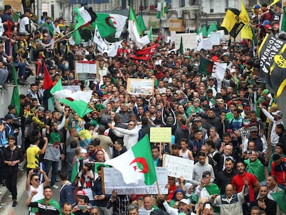 Nueva manifestación contra el régimen, este viernes en Argel.