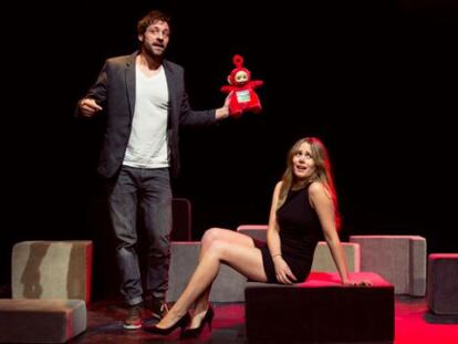Escena de 'A medianoche' en el Teatro Arlequín Gran Vía.