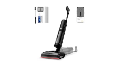 Fregona eléctrica sobre fondo blanco.