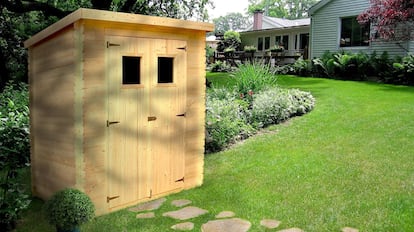 Esta mini caseta para el jardín dispone de madera precortada fácil de instalar.