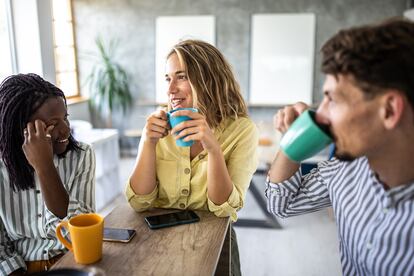 Las empresas que invierten en programas de bienestar de sus empleados han observado un aumento en la productividad, con mejoras que oscilan entre el 2% y el 5%.