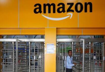 Almac&eacute;n de Amazon en las afueras de  Bengaluru (India).