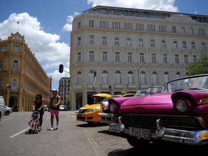 Una parada de taxis en La Habana.