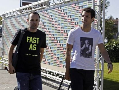 Andrés Iniesta y Cesc Fábregas llegan a Las Rozas, donde se concentra la selección española