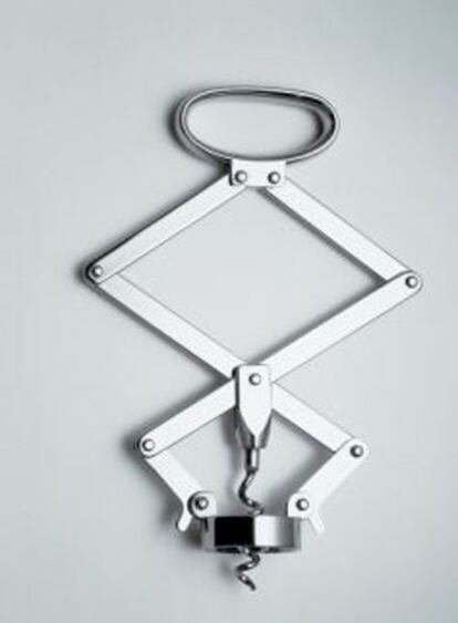 Sacacorchos diseñado por Morrison para Alessi.