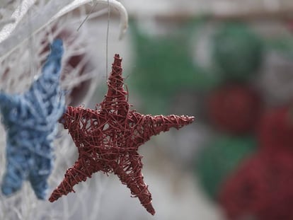 Adornos de navidad hechos a mano, en Santo Domingo (República Dominicana).