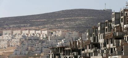 Construcción de viviendas en el asentamiento de Givat Zeev, cerca de Jerusalén.