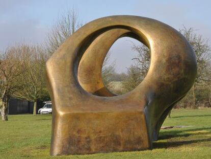 Escultura &#039;Double Oval&#039; (1966), de Henry Moore. 