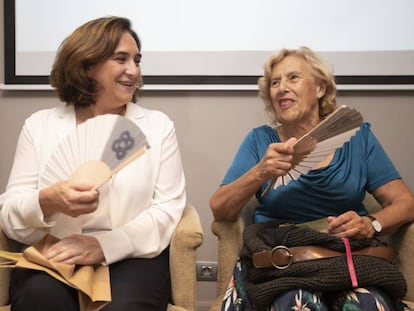 Ada Colau i Manuela Carmena, en un moment de la conversa.